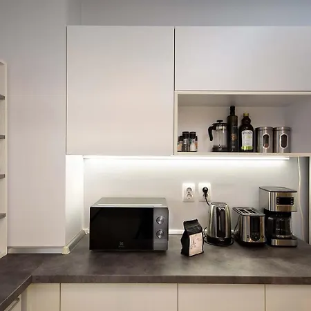 Stellar Retreat Newly Remodeled And Spacious 2br W Balcony 公寓 *