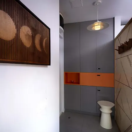 Stellar Retreat Newly Remodeled And Spacious 2br W Balcony *