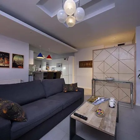 Stellar Retreat Newly Remodeled And Spacious 2br W Balcony * 부쿠레슈티